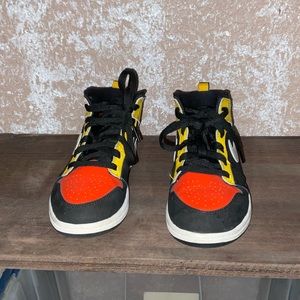 Jordan 1 Mid youth girl